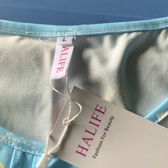 New, women’s summer top - Picture 2 of 2